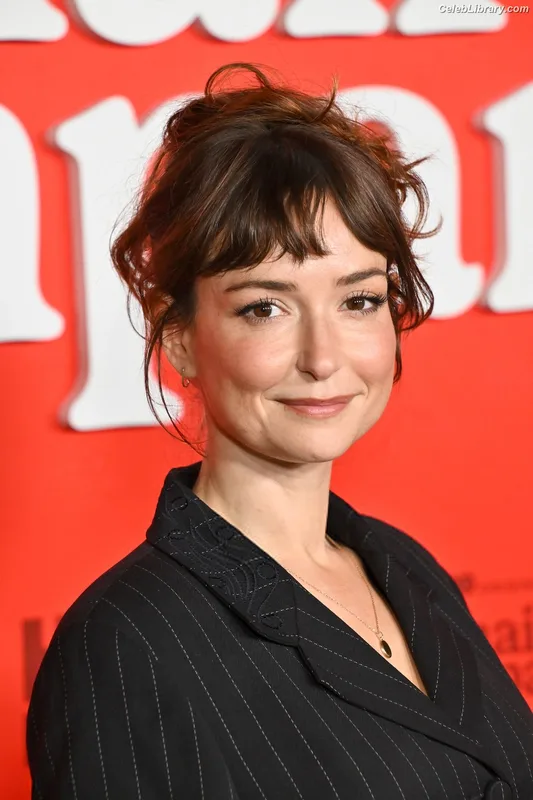 Milana Vayntrub photo 9 of 894