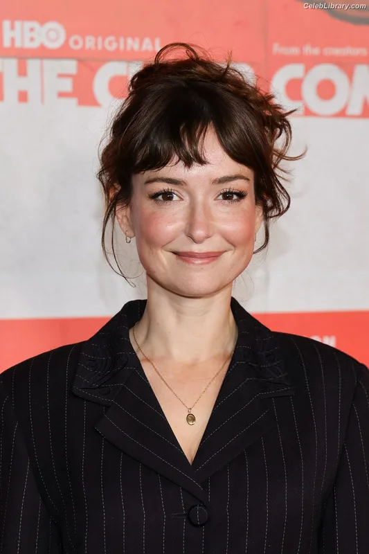 Milana Vayntrub photo 10 of 894
