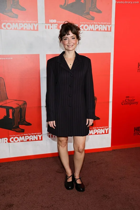 Milana Vayntrub photo 12 of 894