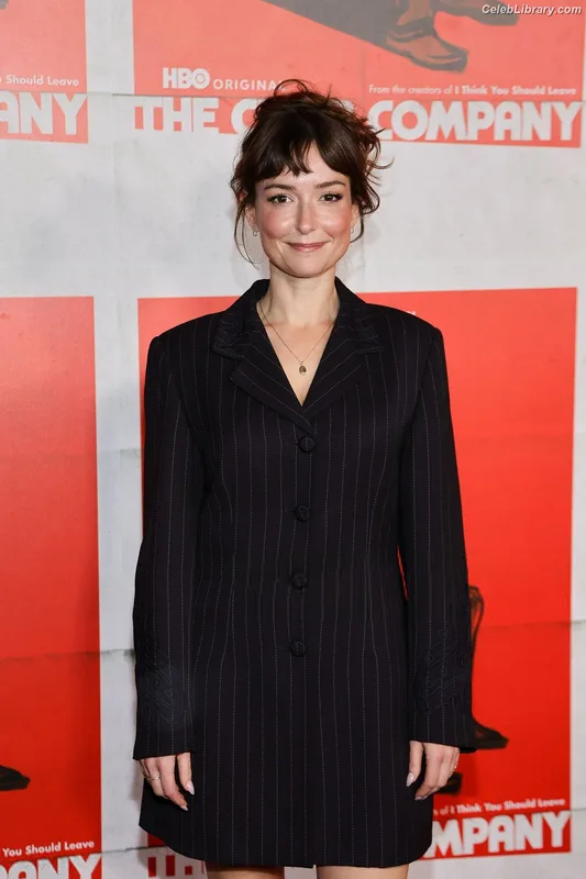 Milana Vayntrub photo 13 of 894