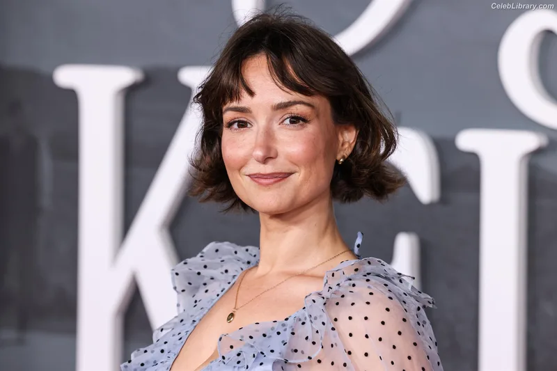 Milana Vayntrub photo 22 of 894