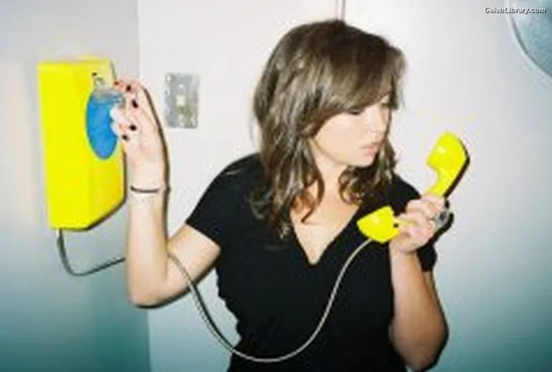Milana Vayntrub photo 13 of 894
