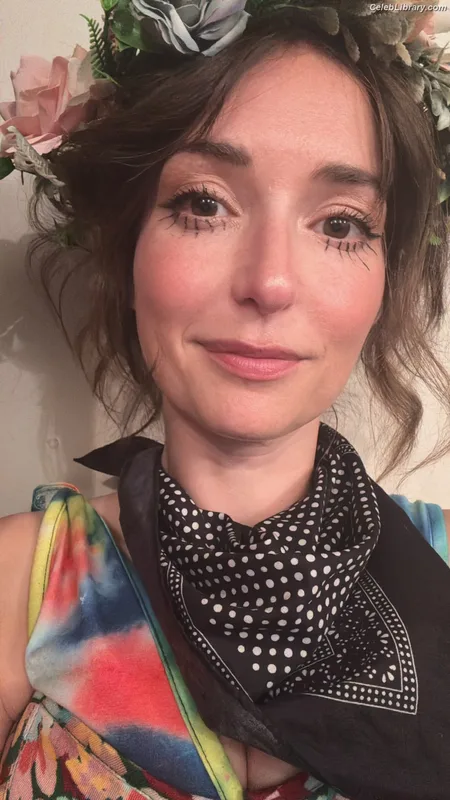 Milana Vayntrub photo 21 of 894