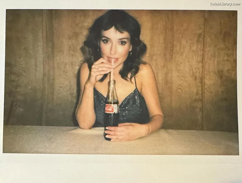 Milana Vayntrub photo 23 of 894
