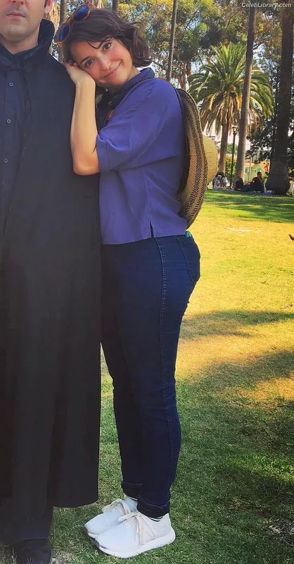 Milana Vayntrub photo 23 of 894