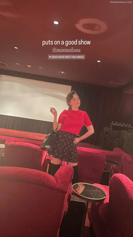 Milana Vayntrub photo 2 of 894