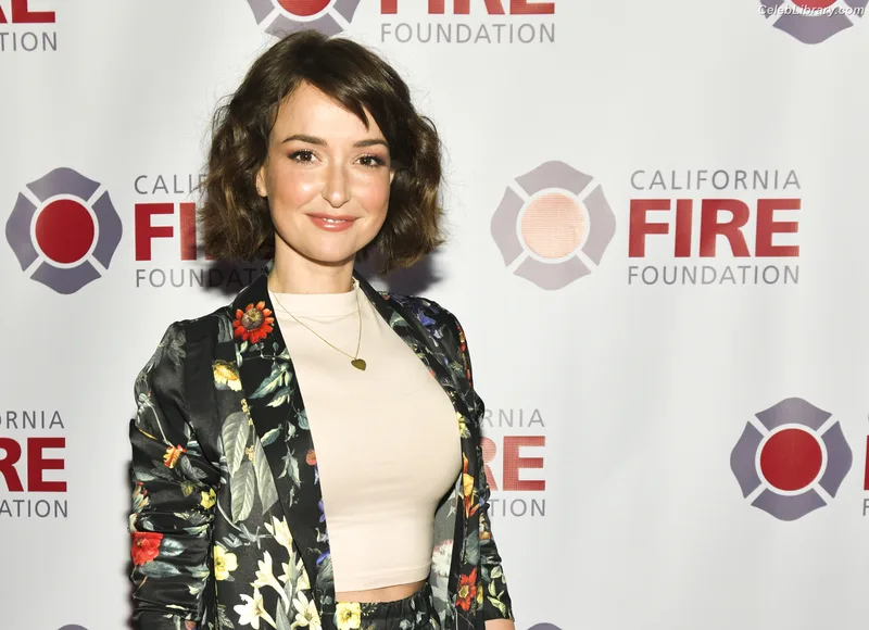 Milana Vayntrub photo 17 of 894