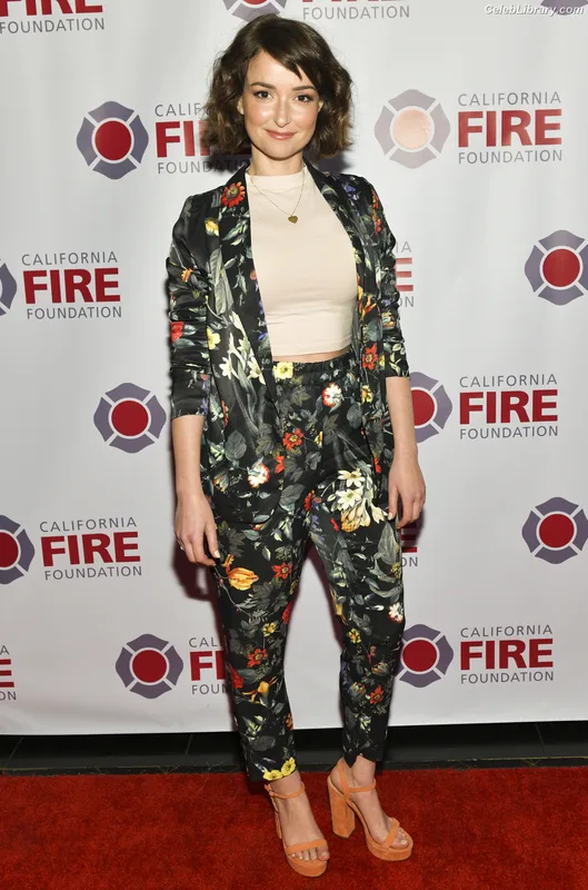 Milana Vayntrub photo 21 of 894