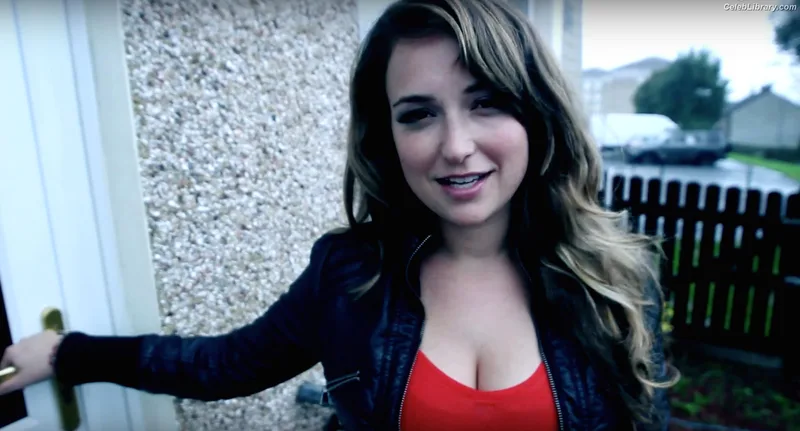 Milana Vayntrub photo 22 of 894
