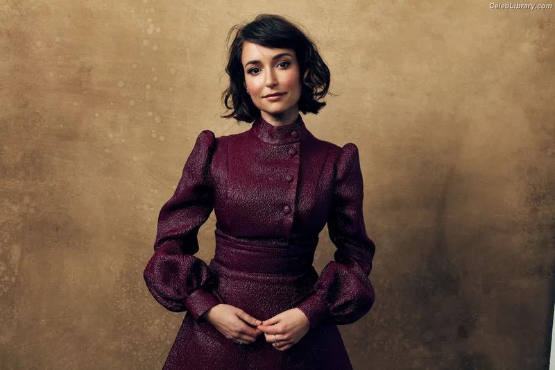 Milana Vayntrub photo 3 of 894