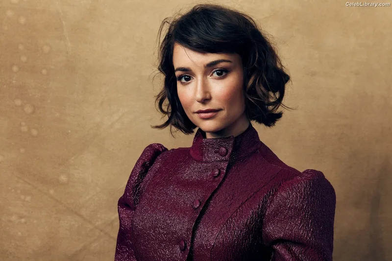 Milana Vayntrub photo 24 of 894