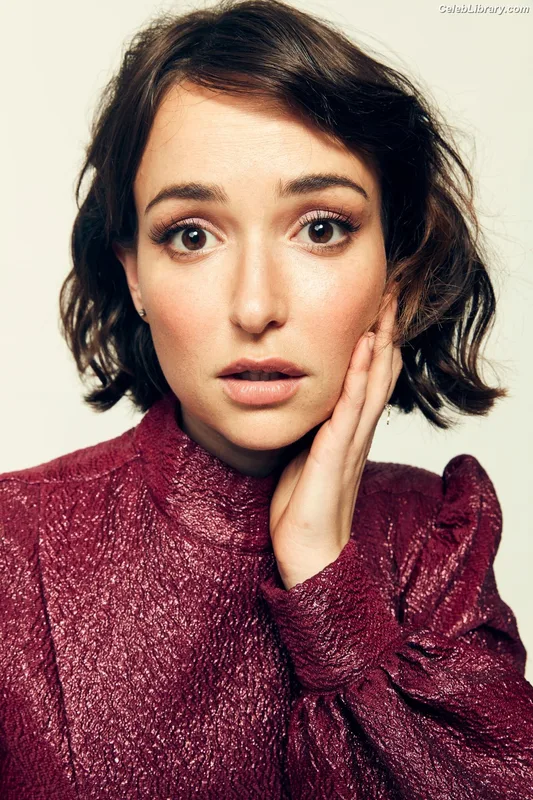 Milana Vayntrub photo 19 of 894