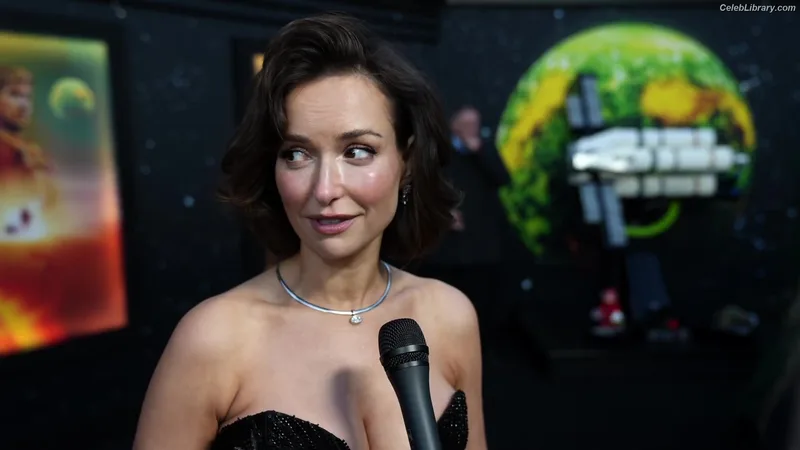 Milana Vayntrub photo 23 of 894