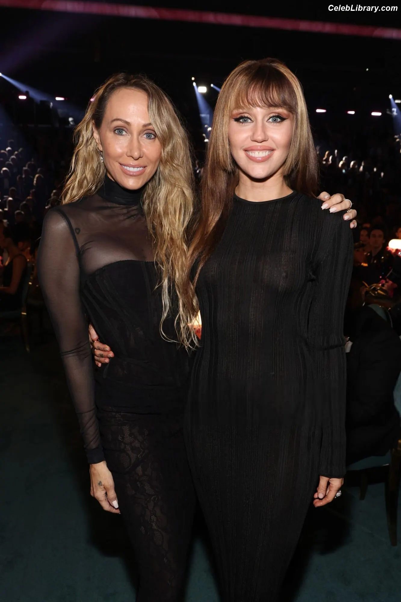 Miley Cyrus photo 10 of 2367