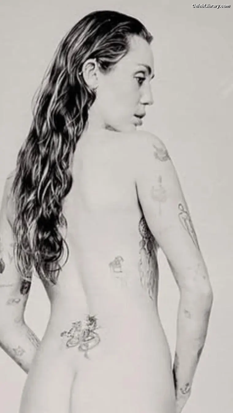 Miley Cyrus photo 5 of 2367