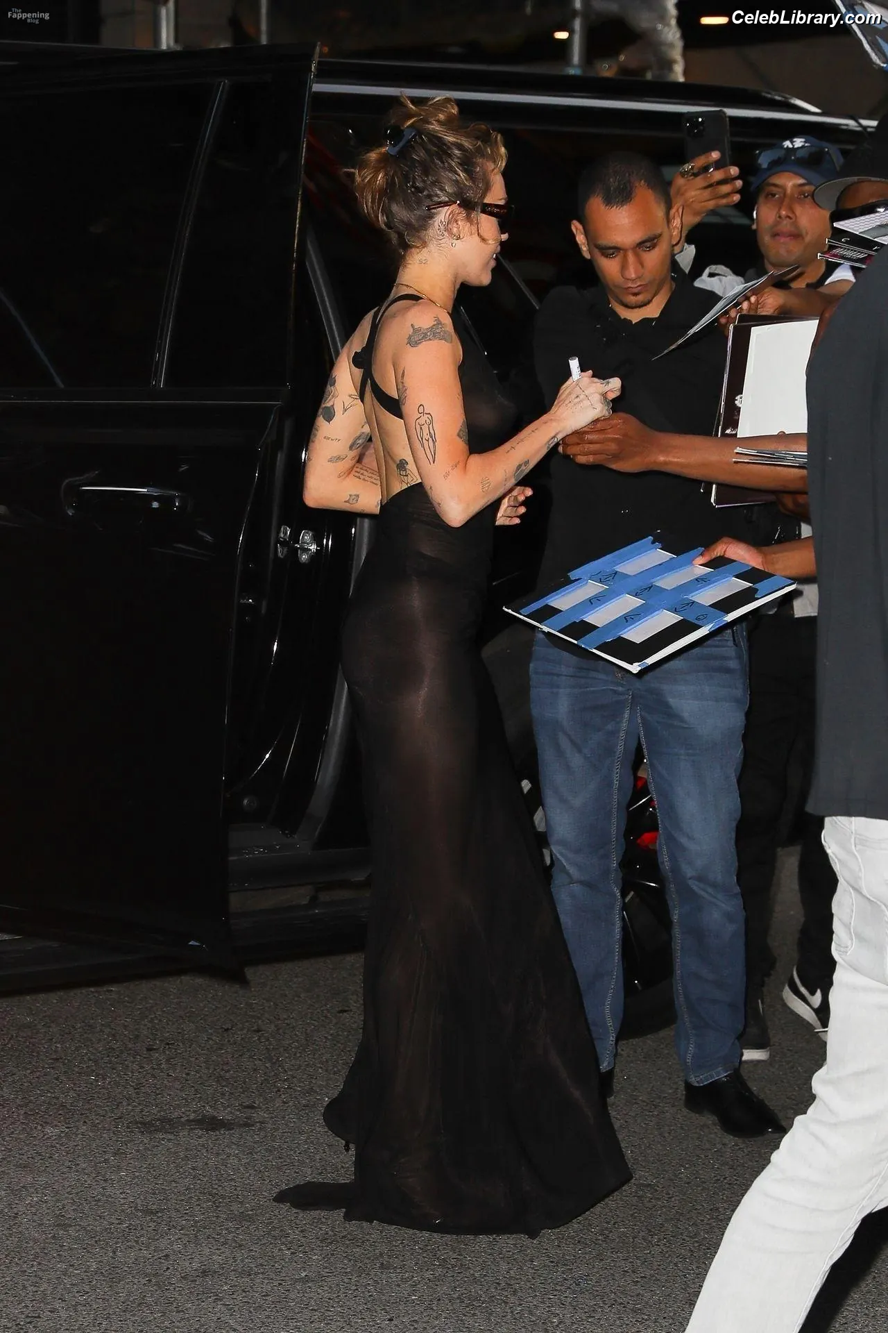 Miley Cyrus photo 12 of 2367