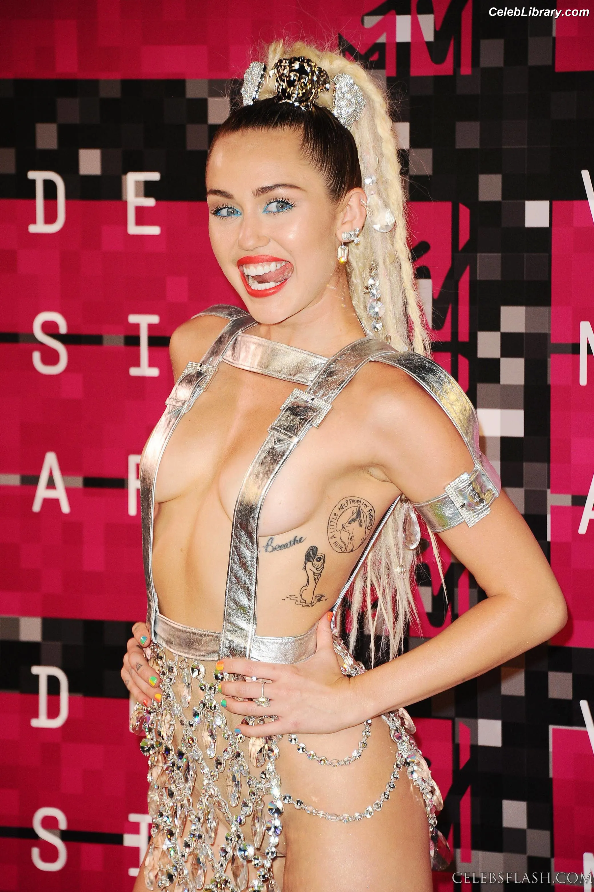 Miley Cyrus photo 16 of 2367