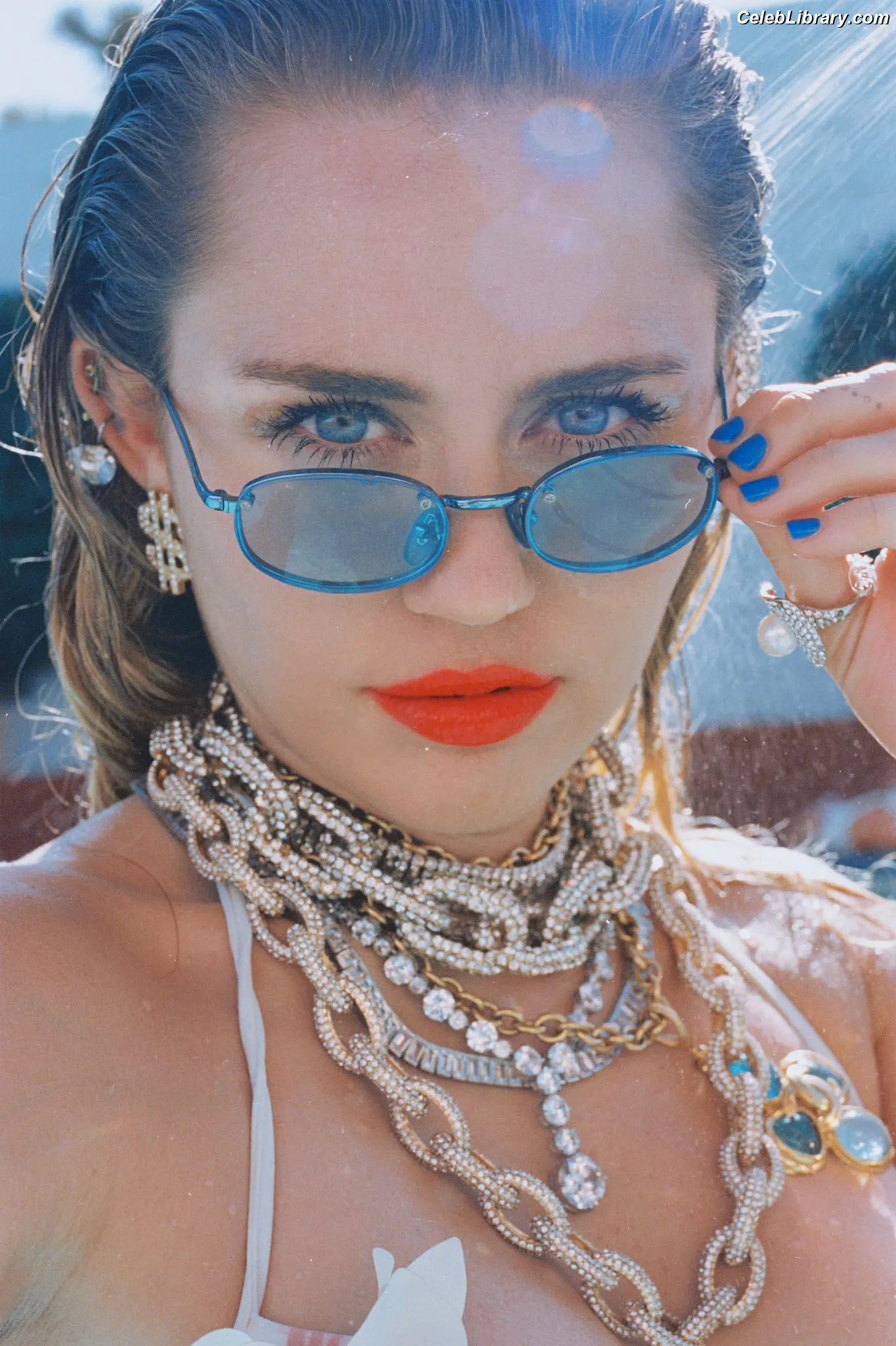 Miley Cyrus photo 8 of 2367