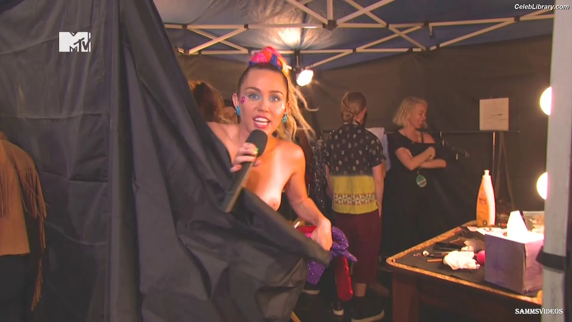 Miley Cyrus photo 13 of 2367