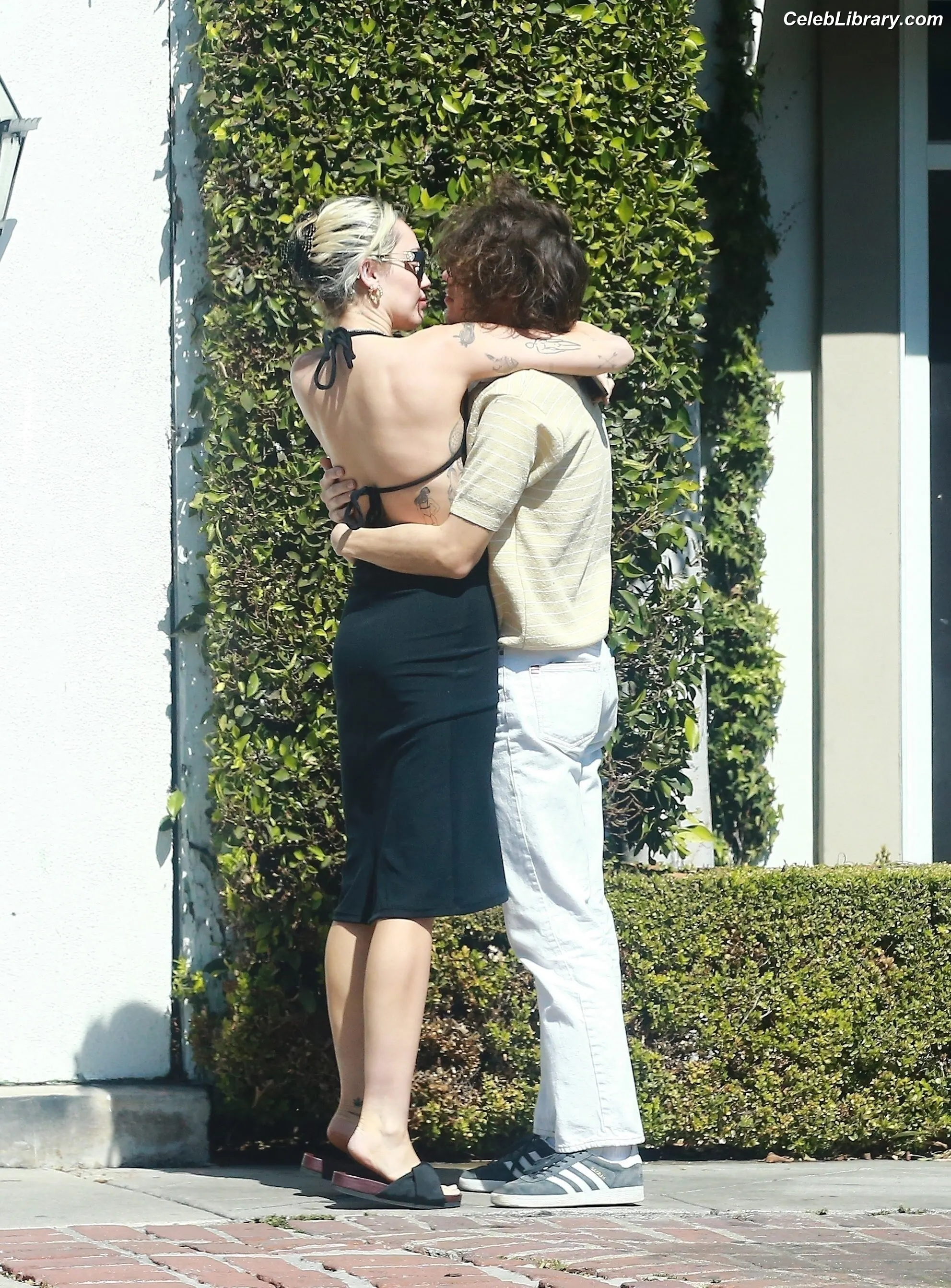 Miley Cyrus photo 24 of 2367