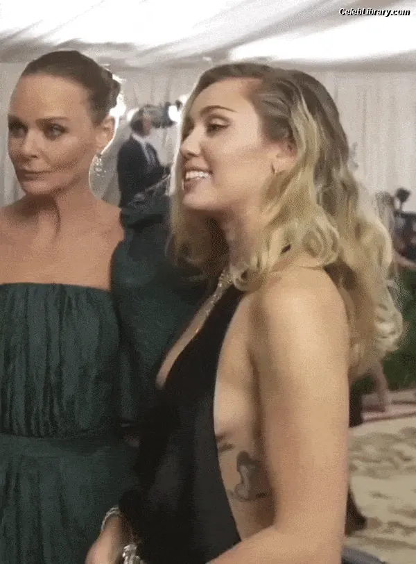 Miley Cyrus photo 9 of 2367