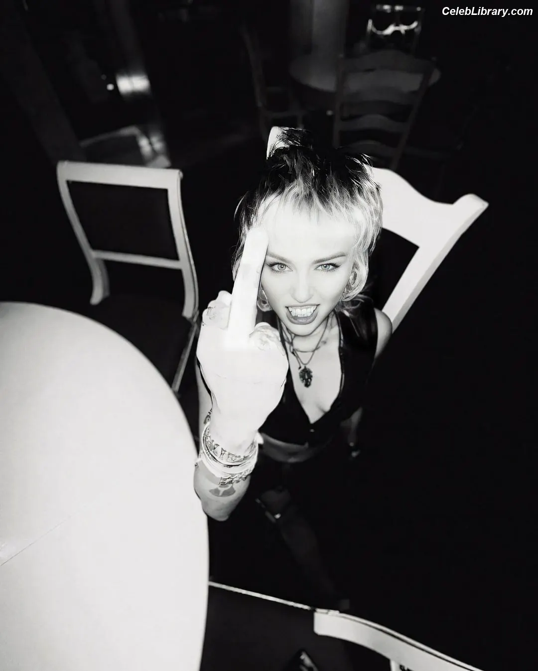 Miley Cyrus photo 14 of 2367