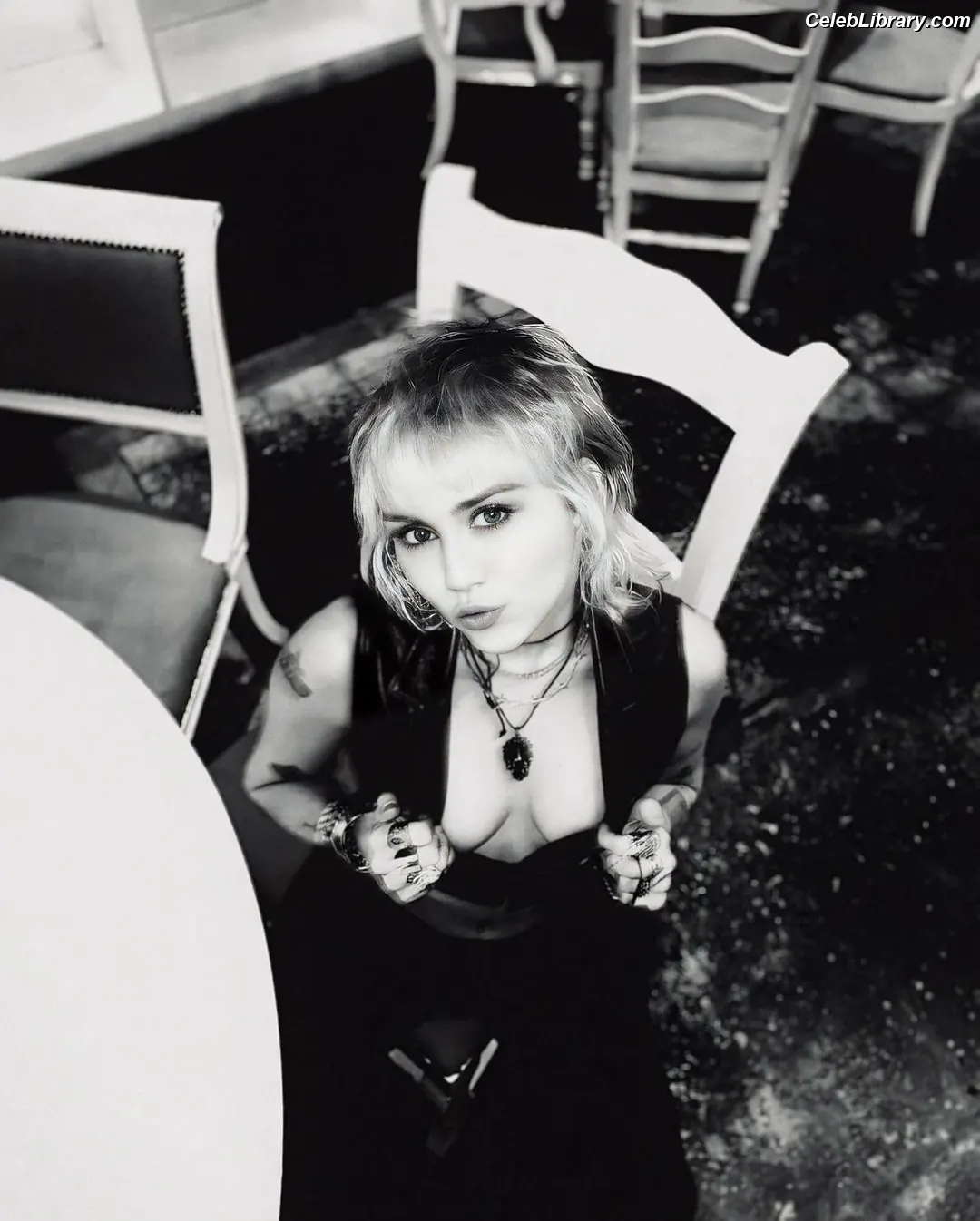 Miley Cyrus photo 15 of 2367