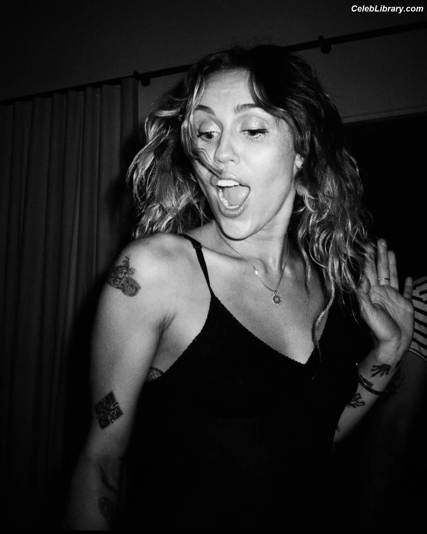 Miley Cyrus photo 24 of 2367
