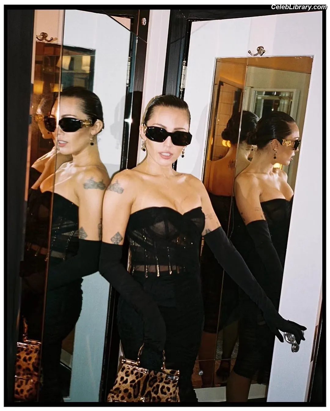 Miley Cyrus photo 20 of 2367