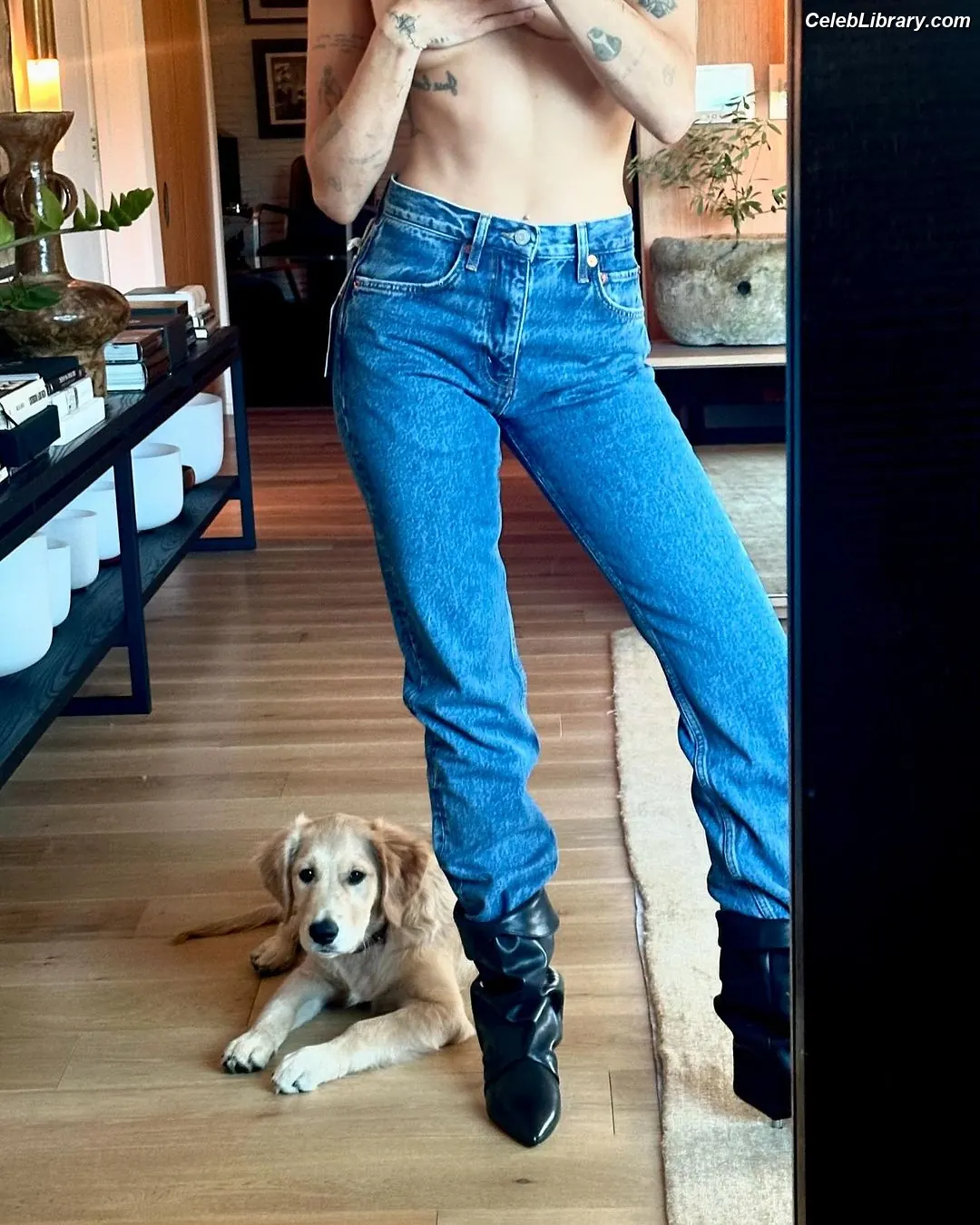 Miley Cyrus photo 19 of 2367