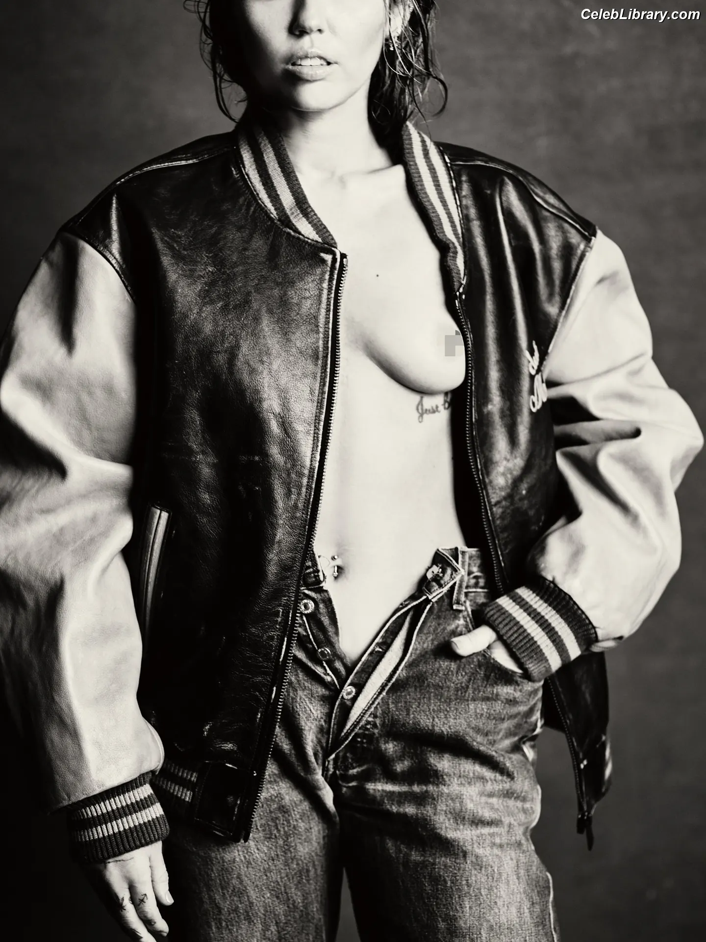 Miley Cyrus photo 10 of 2367