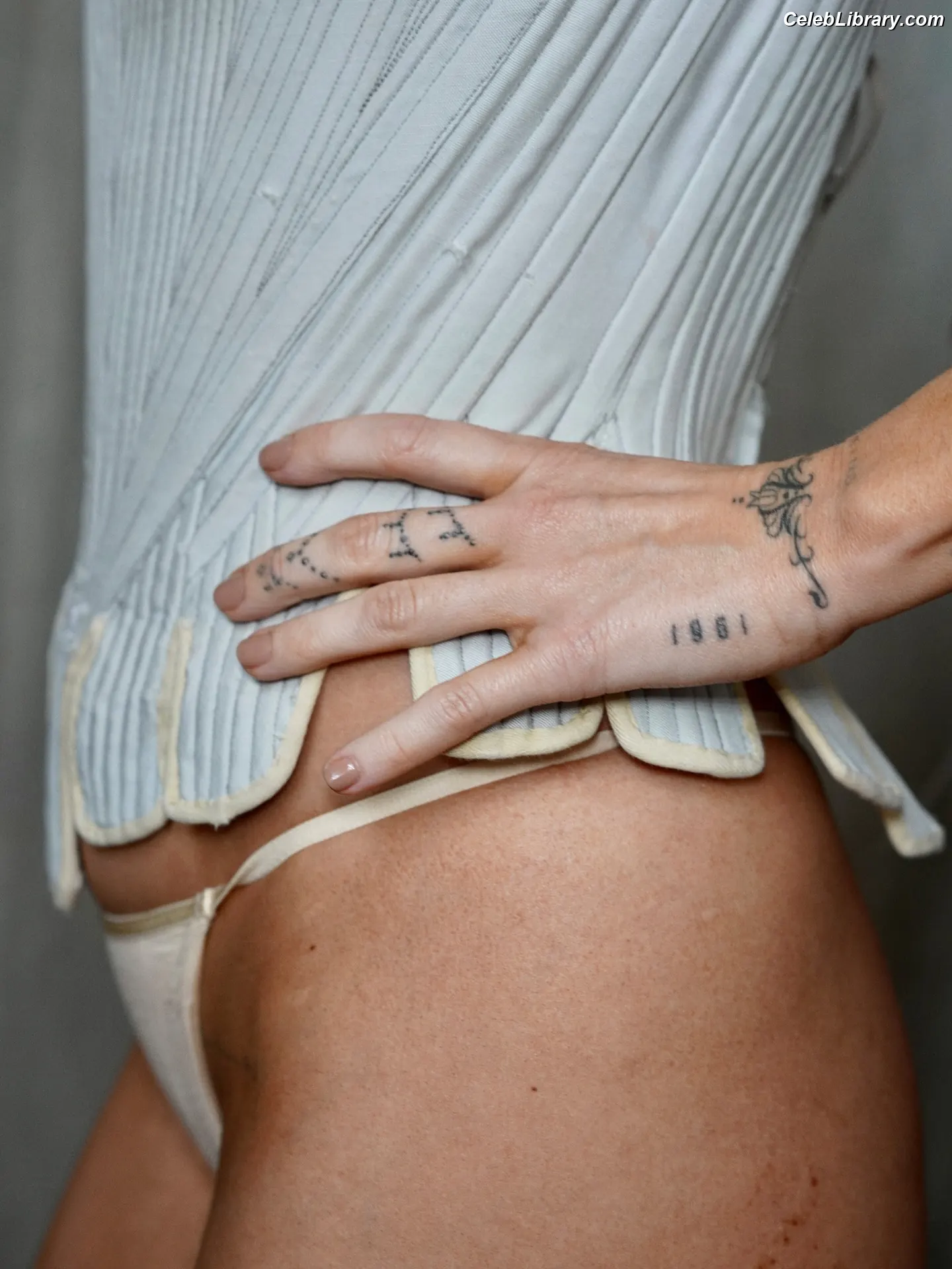 Miley Cyrus photo 12 of 2367