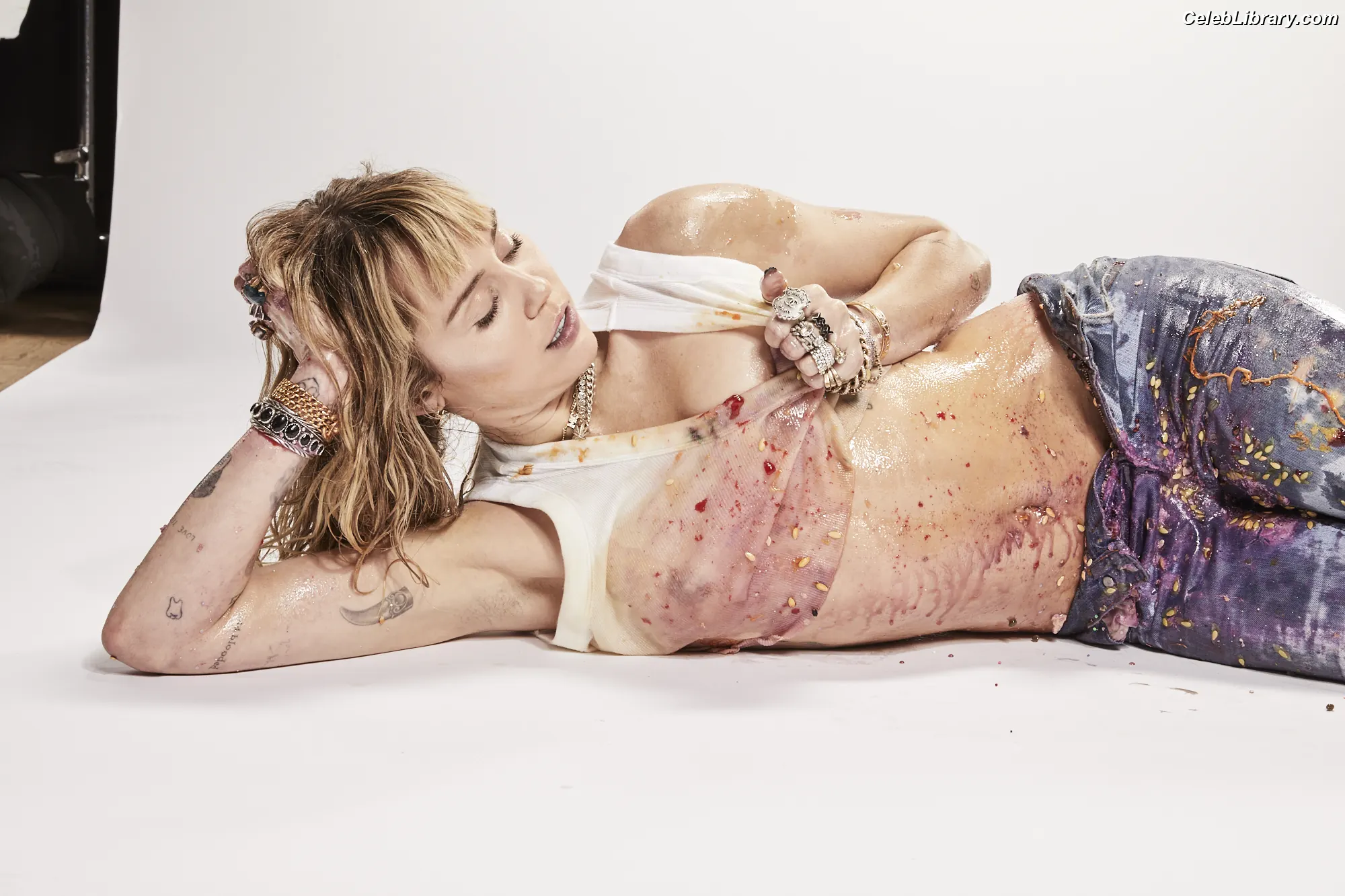 Miley Cyrus photo 13 of 2367