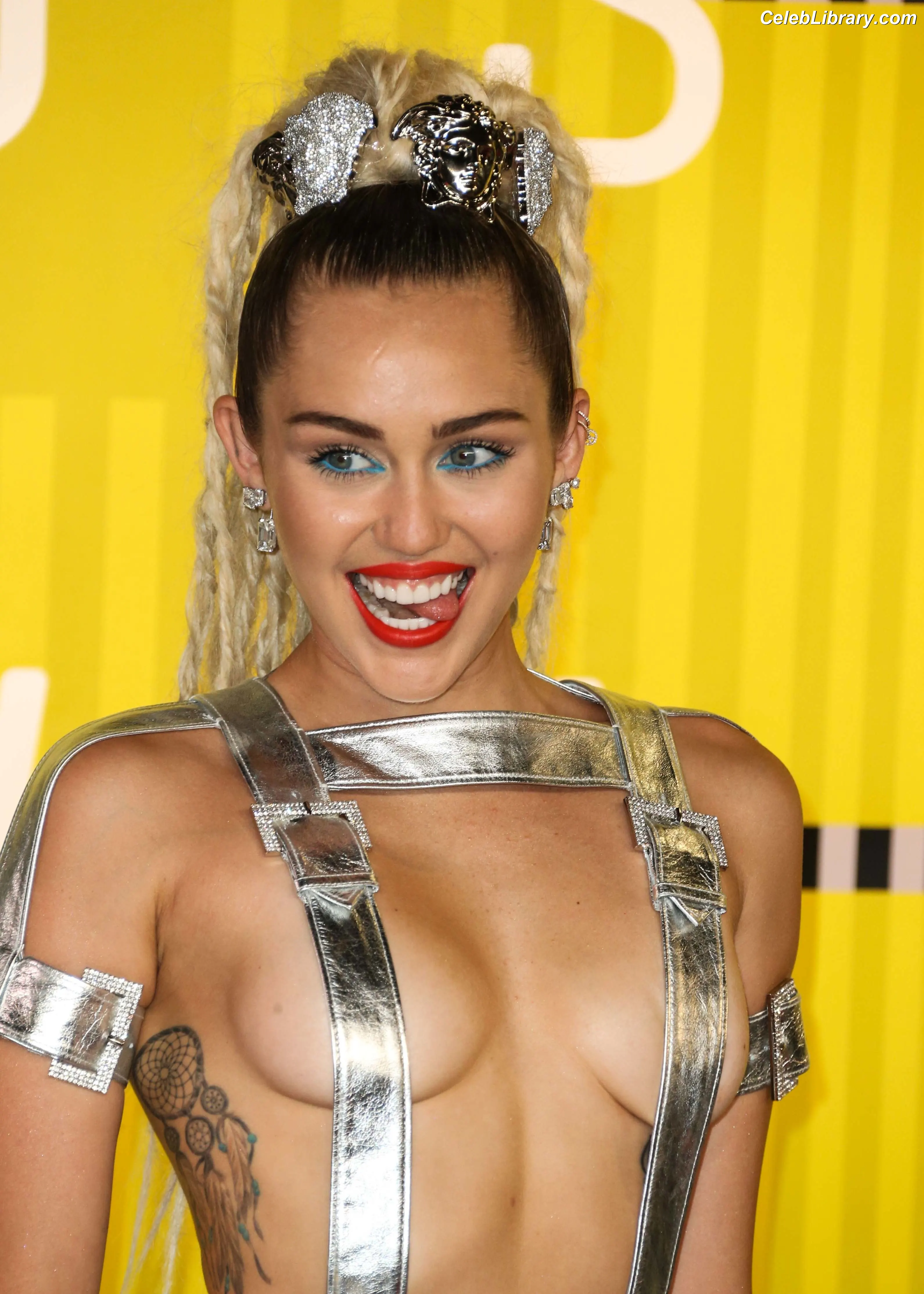 Miley Cyrus photo 11 of 2367