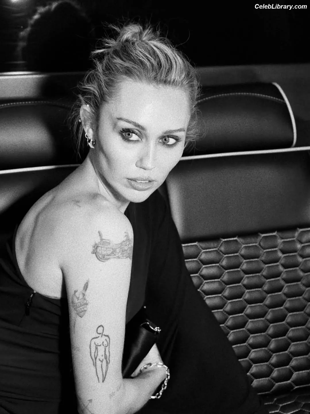 Miley Cyrus photo 20 of 2367