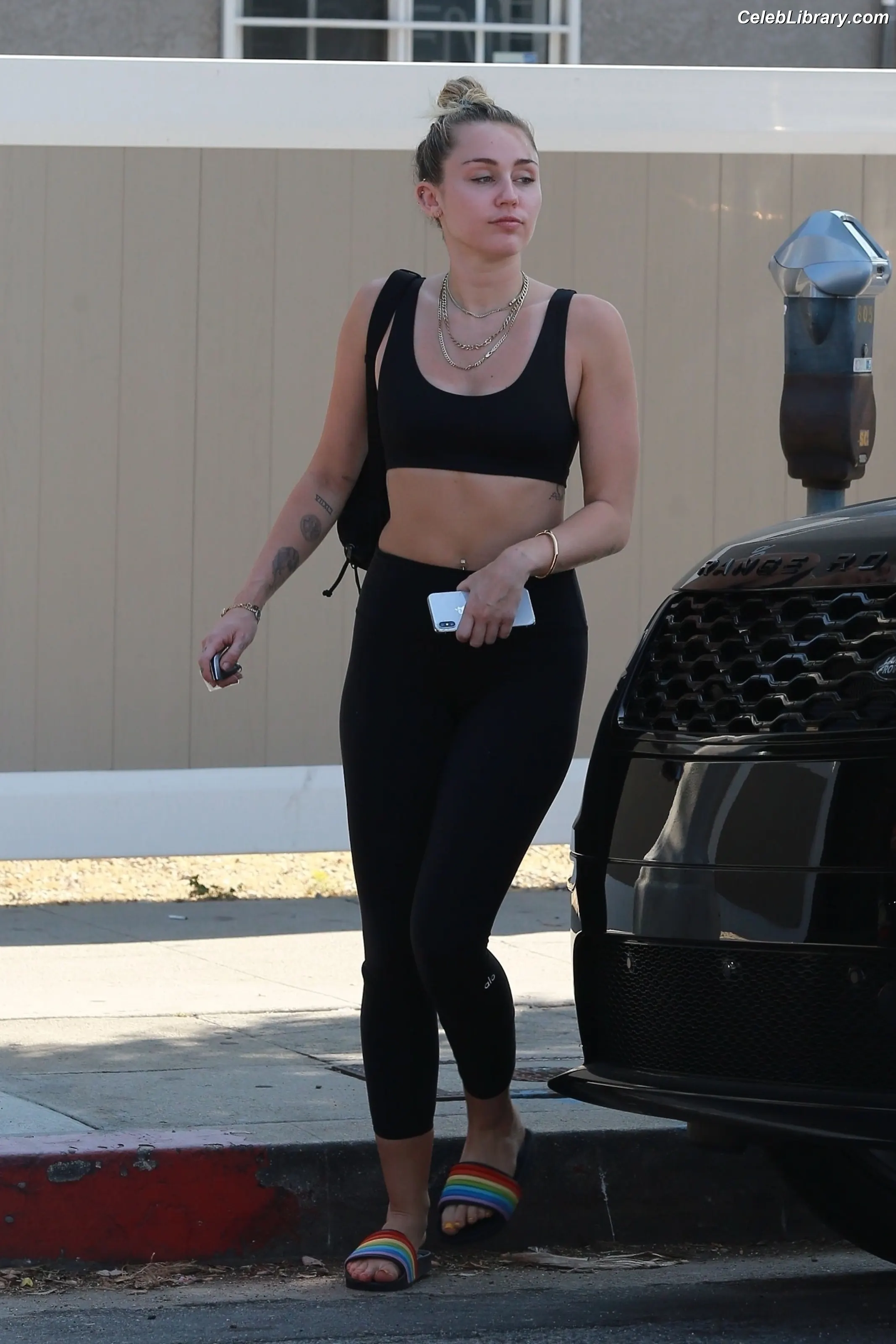 Miley Cyrus photo 21 of 2367