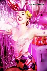 Miley Cyrus photo 3 of 2367