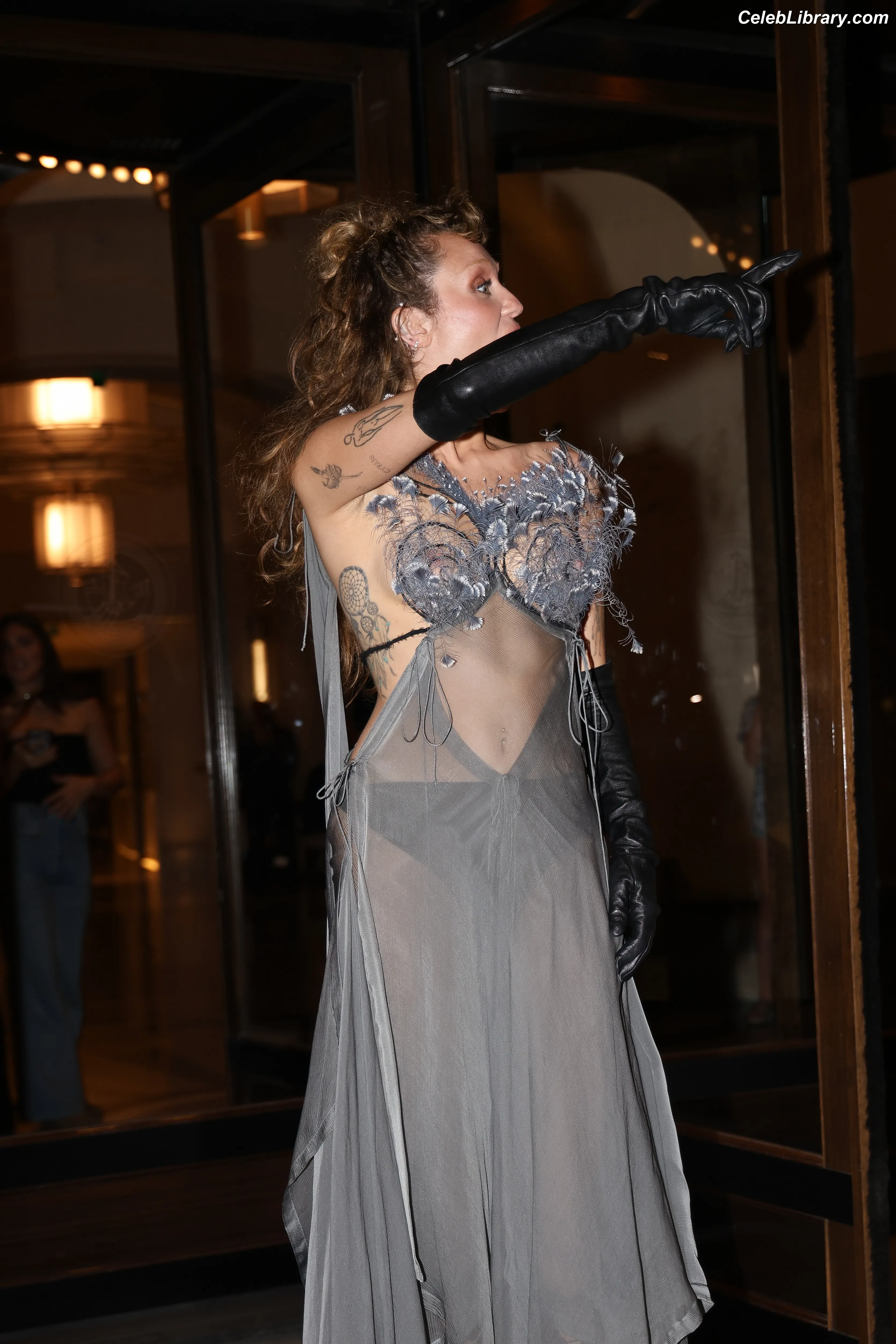 Miley Cyrus photo 8 of 2367