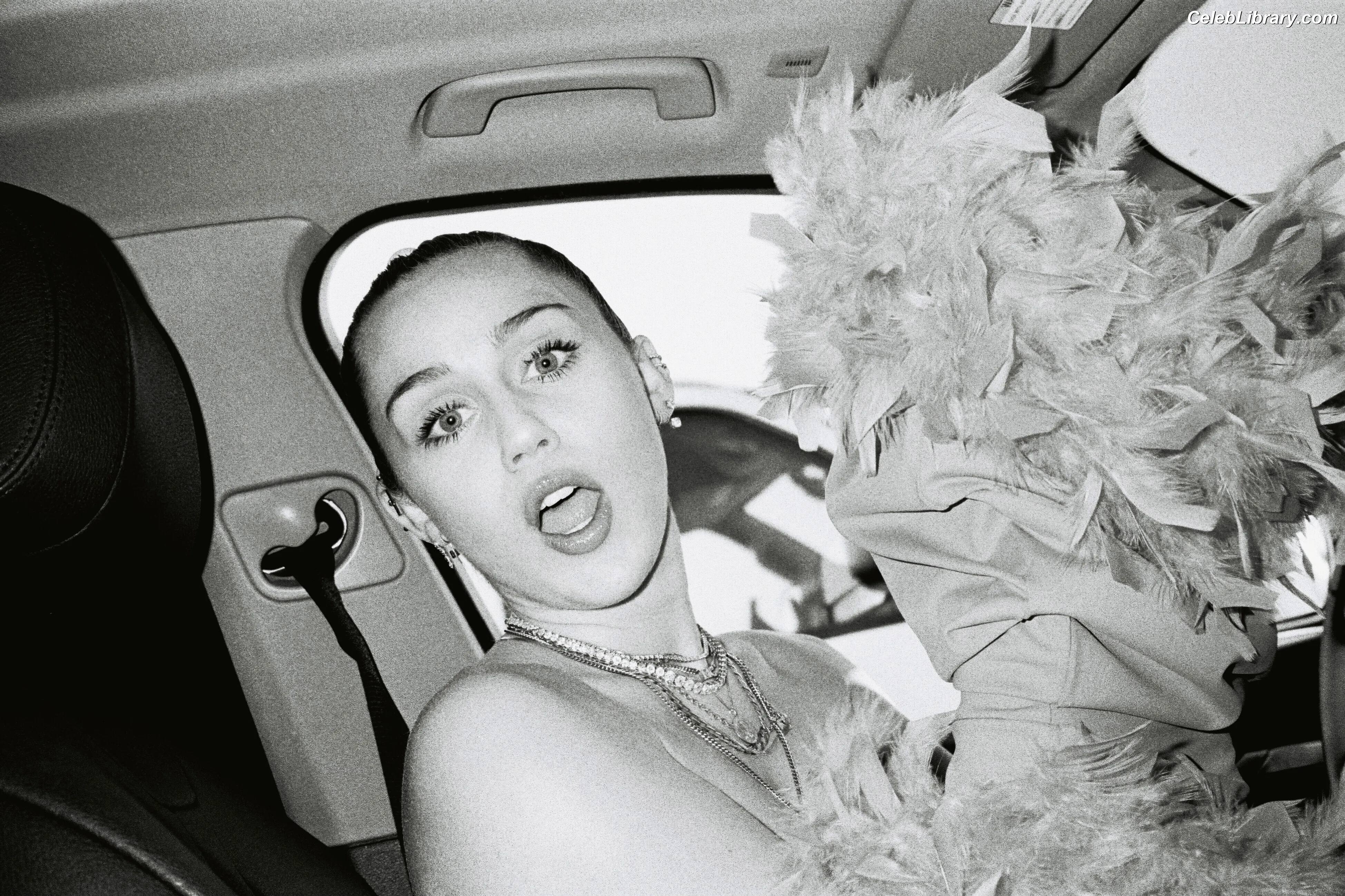 Miley Cyrus photo 11 of 2367
