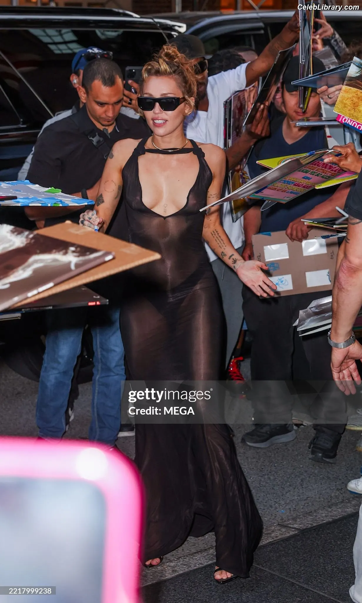 Miley Cyrus photo 22 of 2367