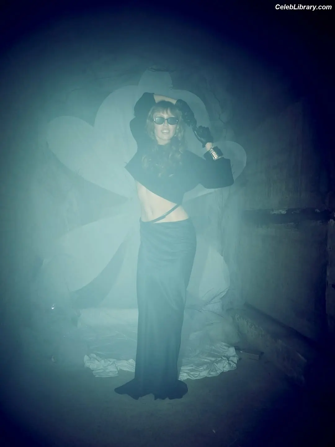 Miley Cyrus photo 3 of 2367