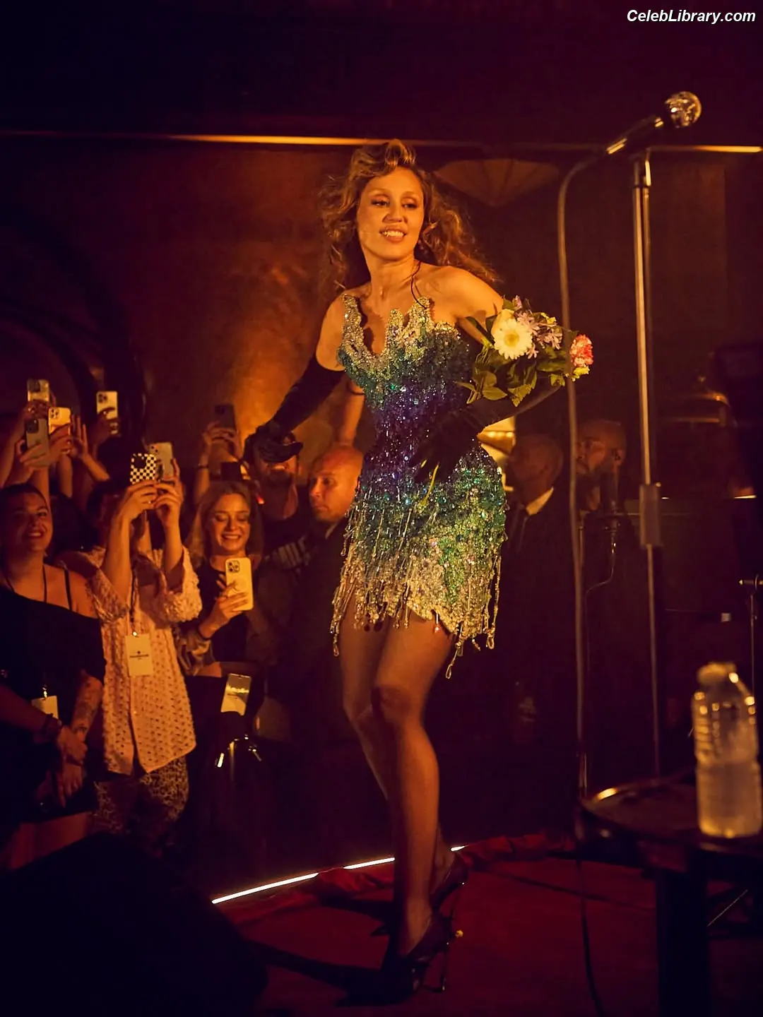 Miley Cyrus photo 17 of 2367
