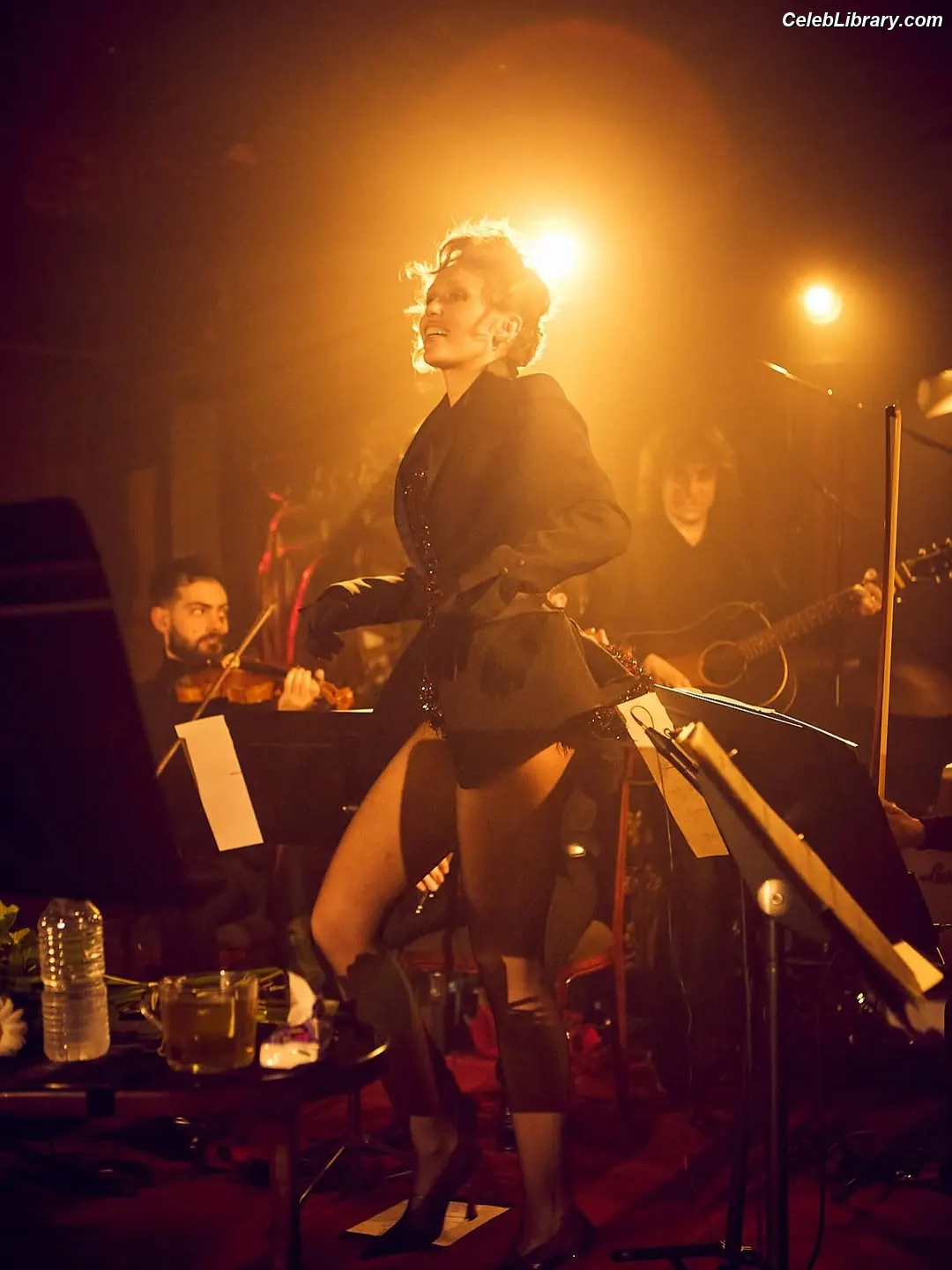 Miley Cyrus photo 21 of 2367
