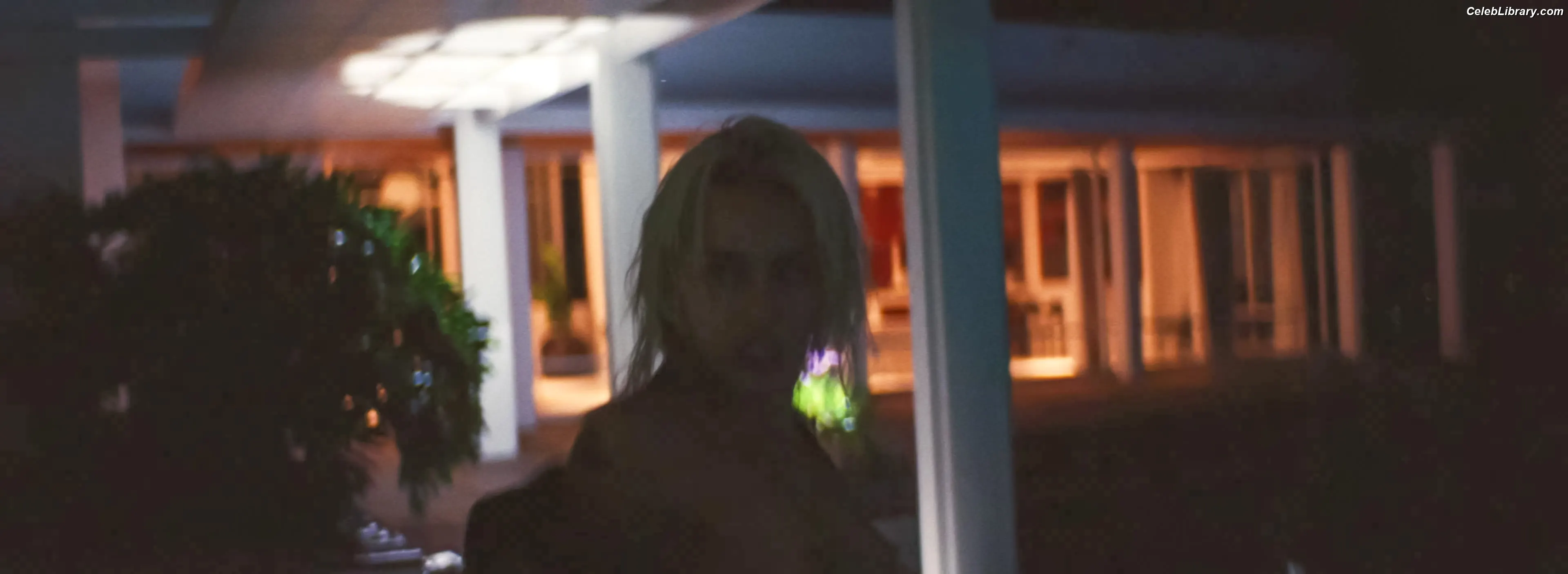 Miley Cyrus photo 3 of 2367