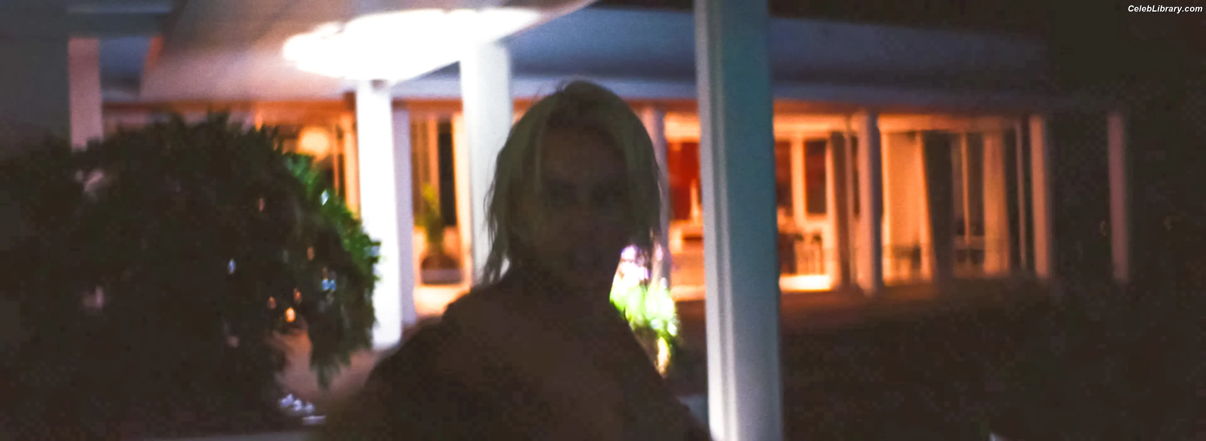 Miley Cyrus photo 4 of 2367