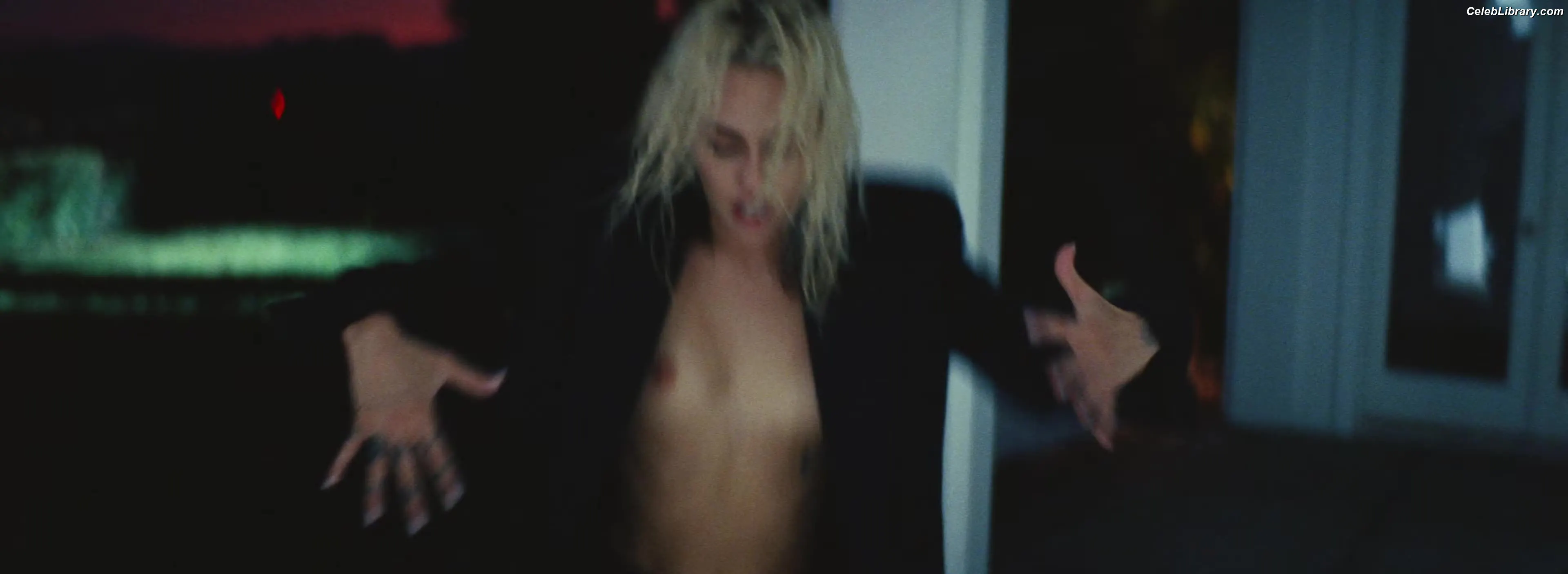 Miley Cyrus photo 5 of 2367