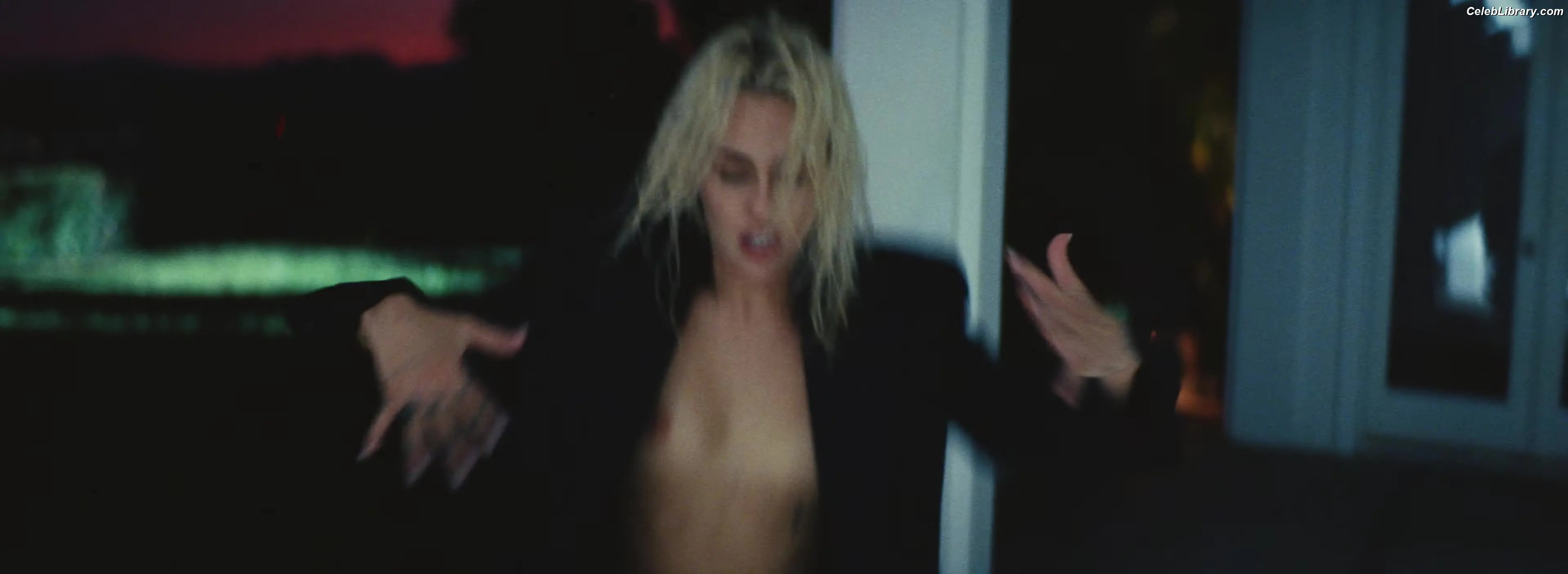 Miley Cyrus photo 6 of 2367