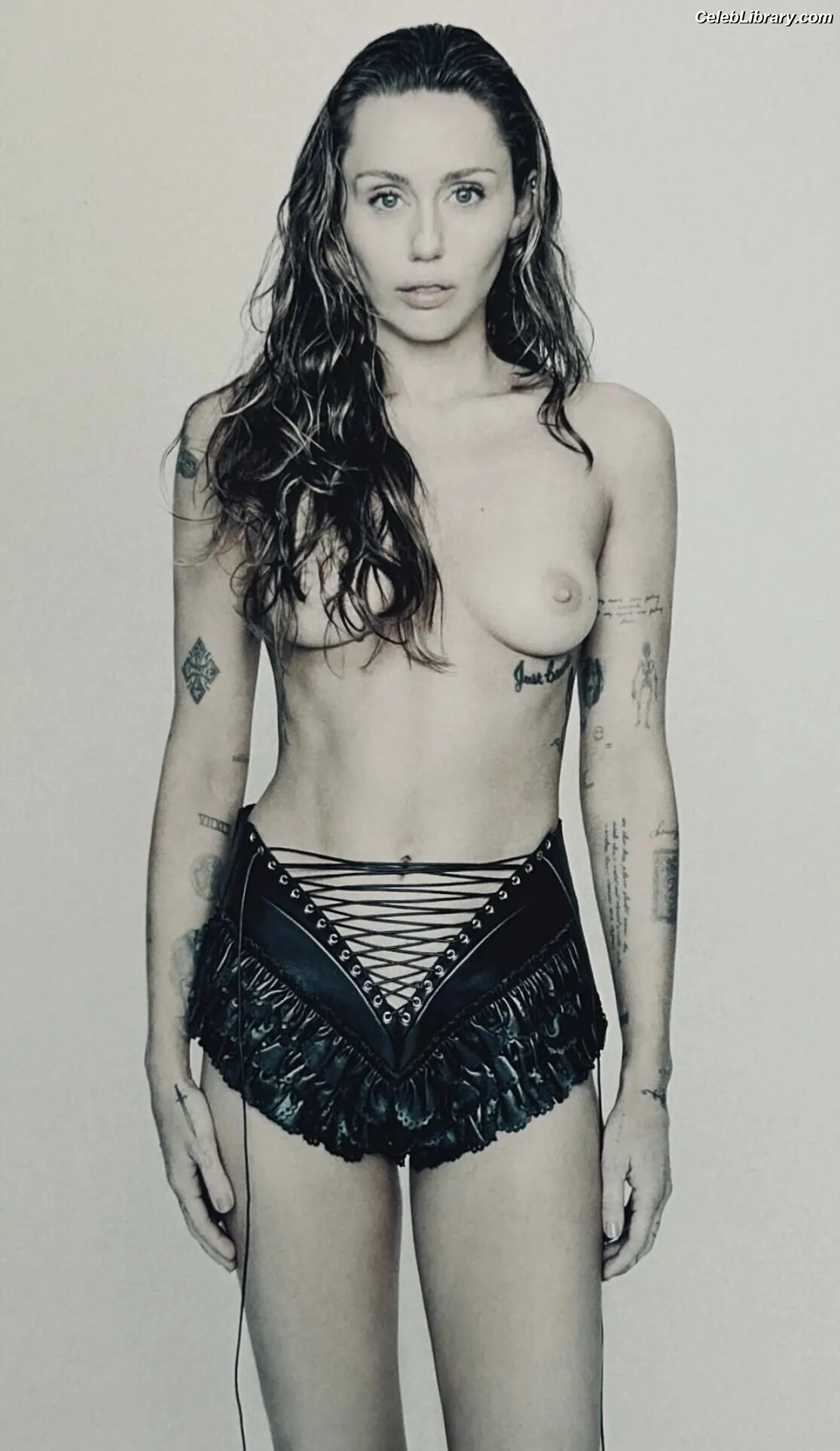 Miley Cyrus photo 6 of 2367