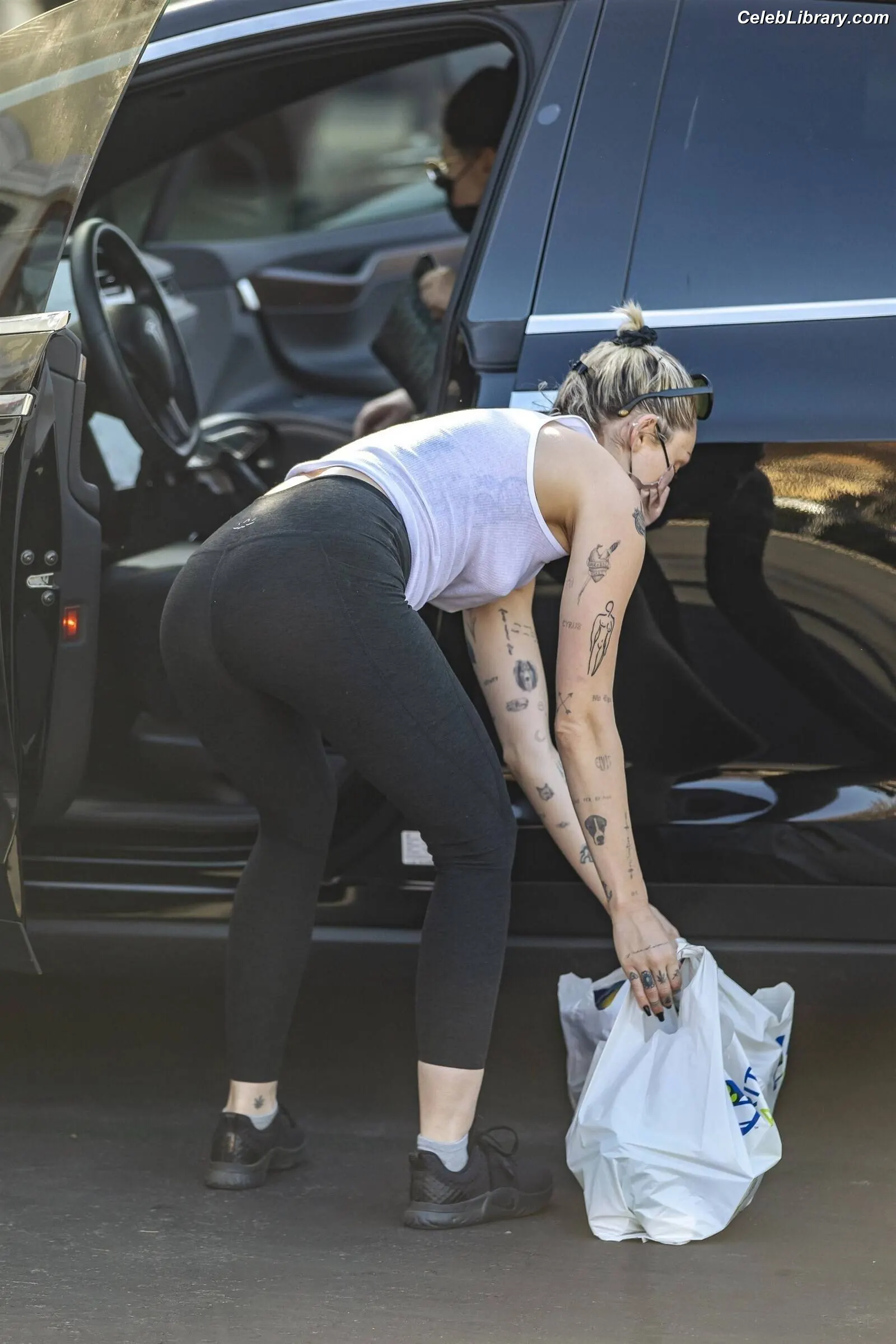Miley Cyrus photo 14 of 2367