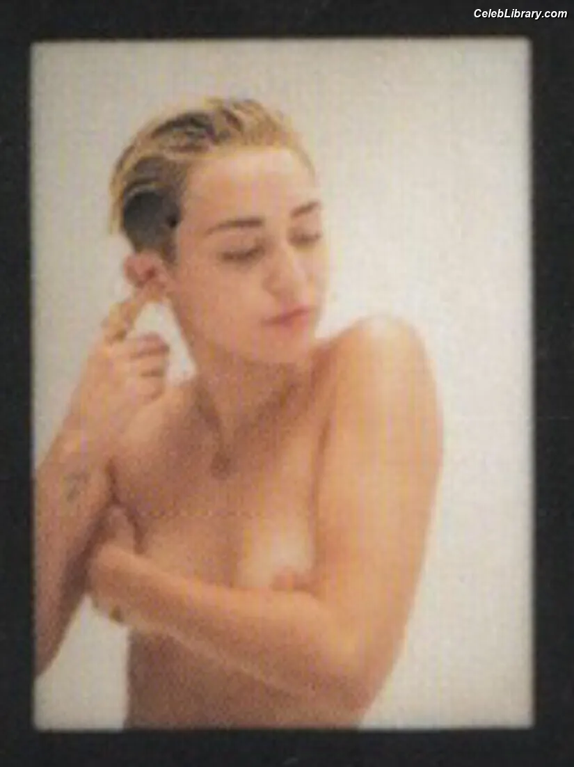Miley Cyrus photo 3 of 2367